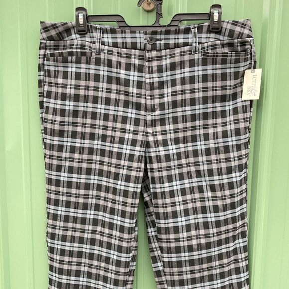 Women's Plus Wear to Work Straight Leg Pants, 30” Inseam, Size 16W - Picture 2 of 7
